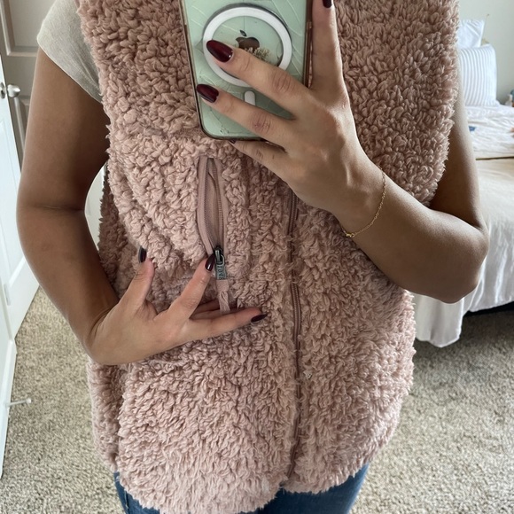 Pink women’s fuzzy vest with hood - Picture 3 of 10